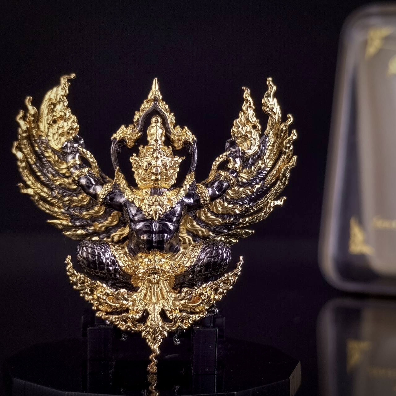 พญาครุฑจิตรสุบรรณ เนื้อแบล็คลายทอง พิมพ์ใหญ่ ขนาดความสูง 3.5 เซนติเมตร