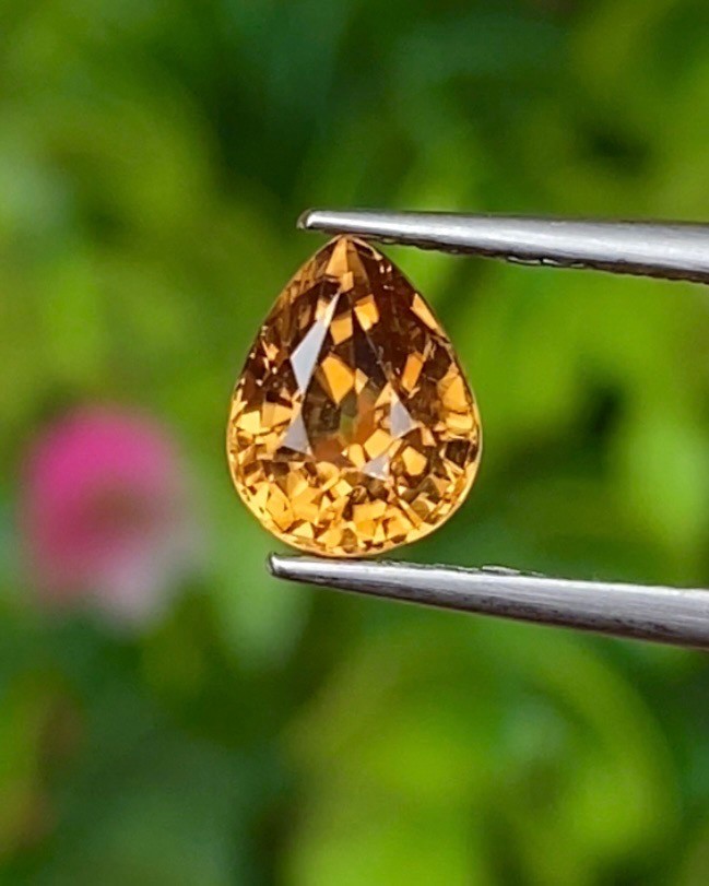 พลอย เพทาย (Zircon) 1.31 กะรัต (Cts.) พลอยแท้ อัญมณีมงคลประจําวันเกิด เครื่องประดับพลอย