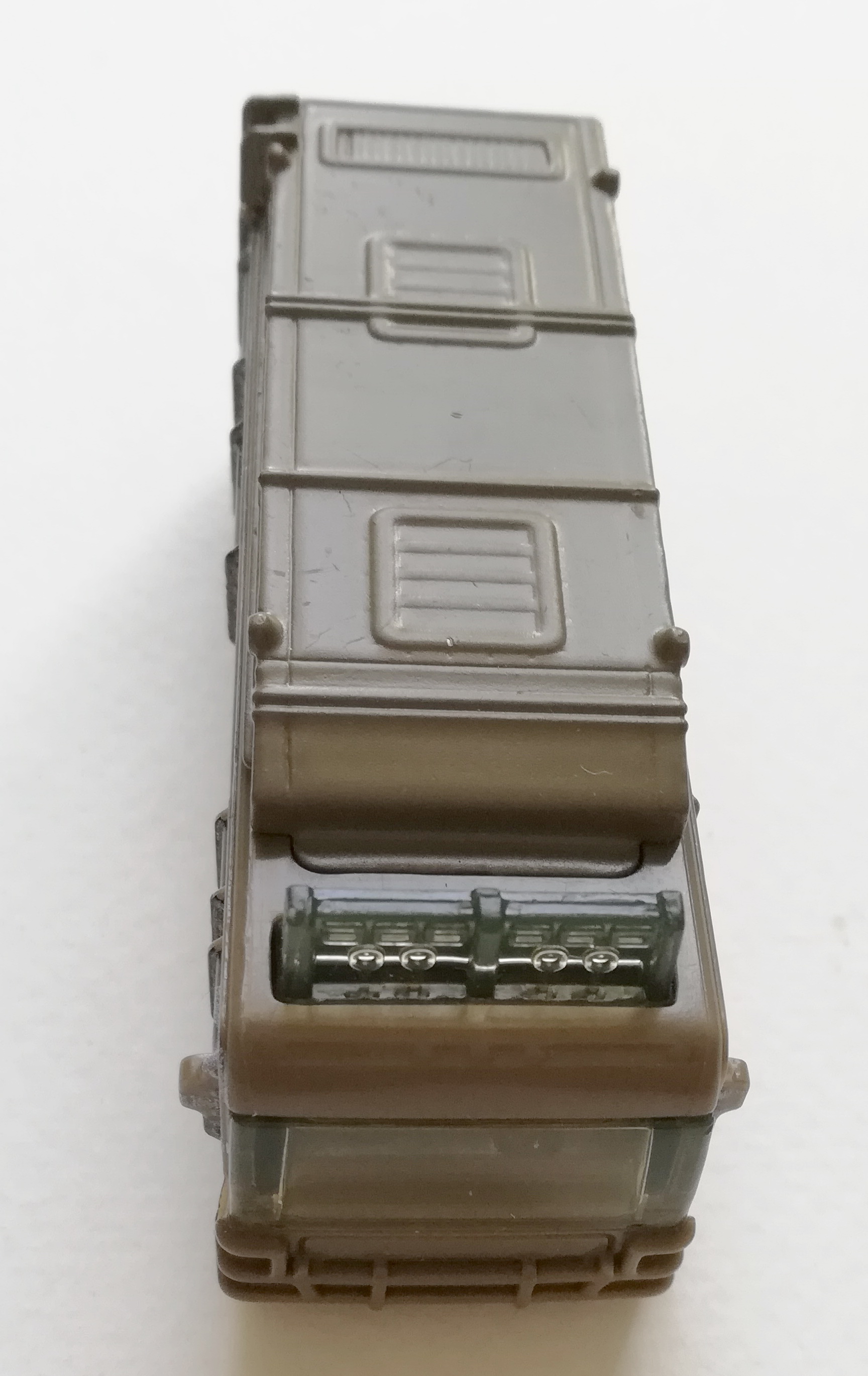 Die Cast,รถเหล็ก,รถบัส 6ล้อ ลายพรางสีน้ำตาล ลายเทาเหลือง จาก MATCHBOX,Fleetwood MB1124, 2017 Mattel **ไม่มีแพ็ค