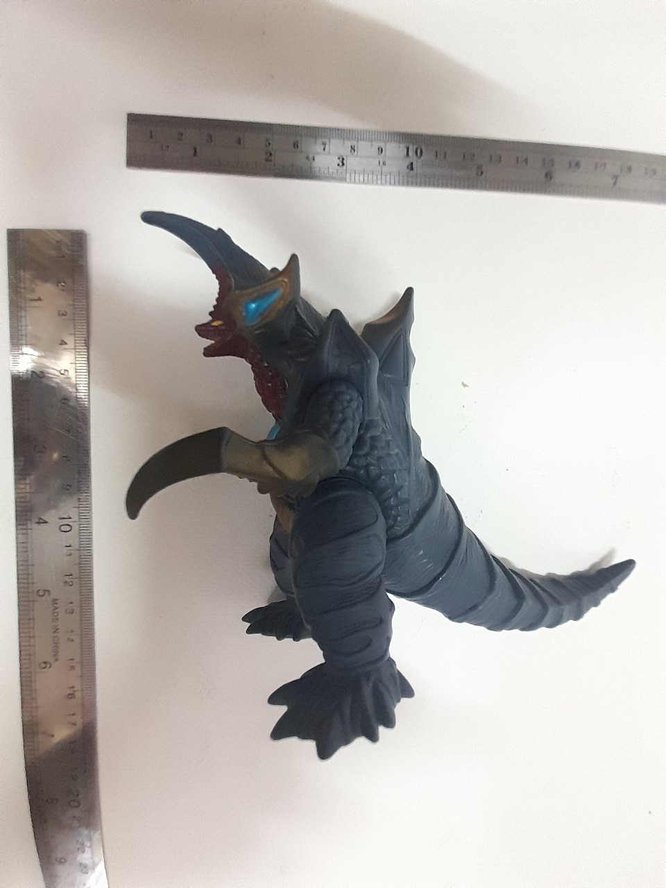 ซอฟ 5-5.5 นิ้ว สัตว์ประหลาดกอร์ จากอุลตร้าแมนไดน่า มือสอง สภาพดี มีรอยบ้าง มีปั๊มใต้เท้า