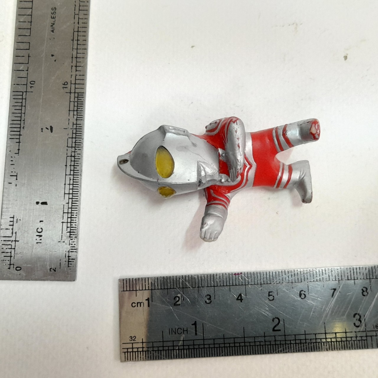 มีหลายภาพมีหลายภาพ **มีรอยสีถลอกตามภาพ ,ฟิกเกอร์ยางตัน อดีตพวงกุญแจ อุลตร้าแมนโซฟี่ ขนาดตามรูป มือสองสภาพมีรอยบ้าง มีตราปั๊ม