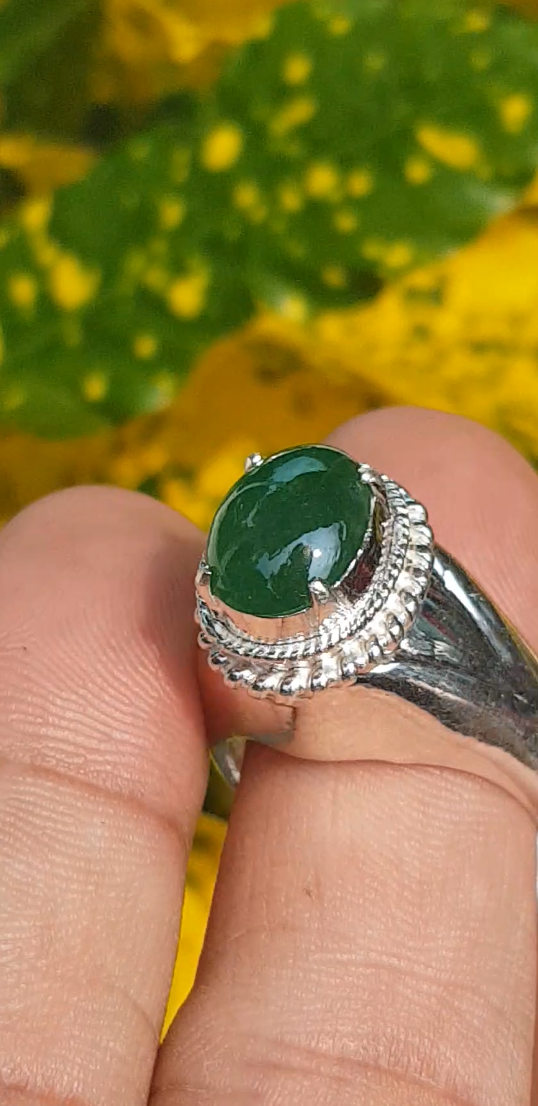 หยก พม่า แท้ Jade แหวนหยก 翡翠戒指 (Jadeite ring) 3.03 กะรัต (Cts.) (Size) 60ดิบ ไม่ผ่านการปรับปรุง (Type A) พม่า (Myanmar)
