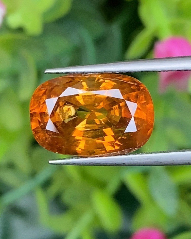 พลอย เพทาย Natural Zircon 10.11 กะรัต (Cts.) พลอยแท้อัญมณีมงคล ประจําวันเกิด เครื่องประดับพลอย