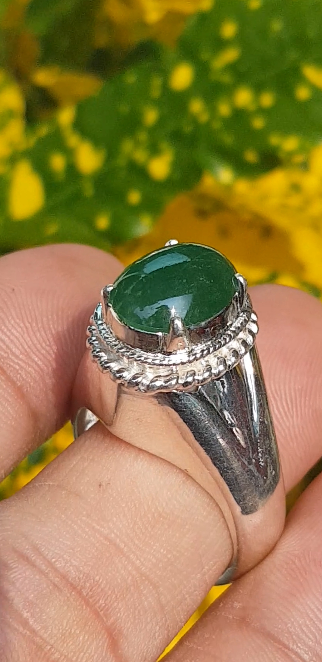 หยก พม่า แท้ Jade แหวนหยก 翡翠戒指 (Jadeite ring) 3.52 กะรัต (Cts.) (Size) 59 ดิบ ไม่ผ่านการปรับปรุง (Type A) พม่า (Myanmar)
