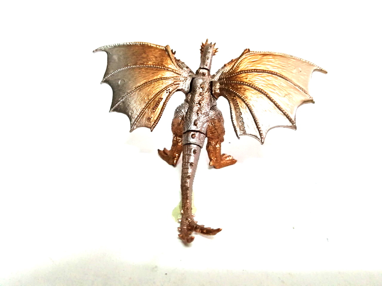 กาชาปอง คิงส์กีโดร่า มังกรสามหัวจากก๊อตซิลล่า 1998 จากหัวถึงปลายหางยาว 5 นิ้ว งาน bandai ปี 1998