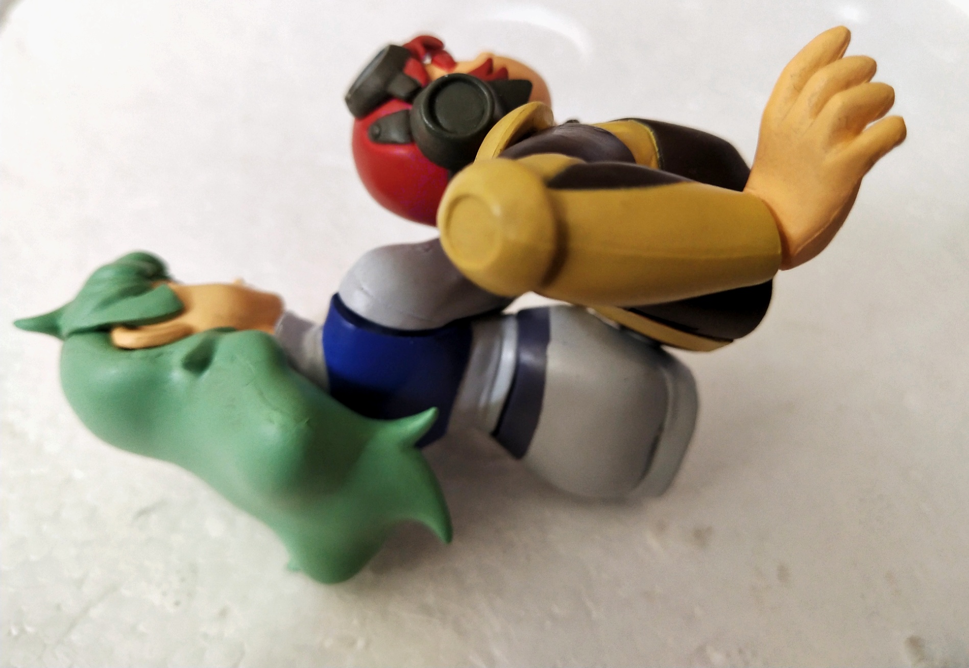 ของเล่น ของสะสม ฟิกเกอร์ บัซครึ่งตัว พระเอกคนขับหุ่น ดาแกรม/ดั๊กแกรม และนางเอก