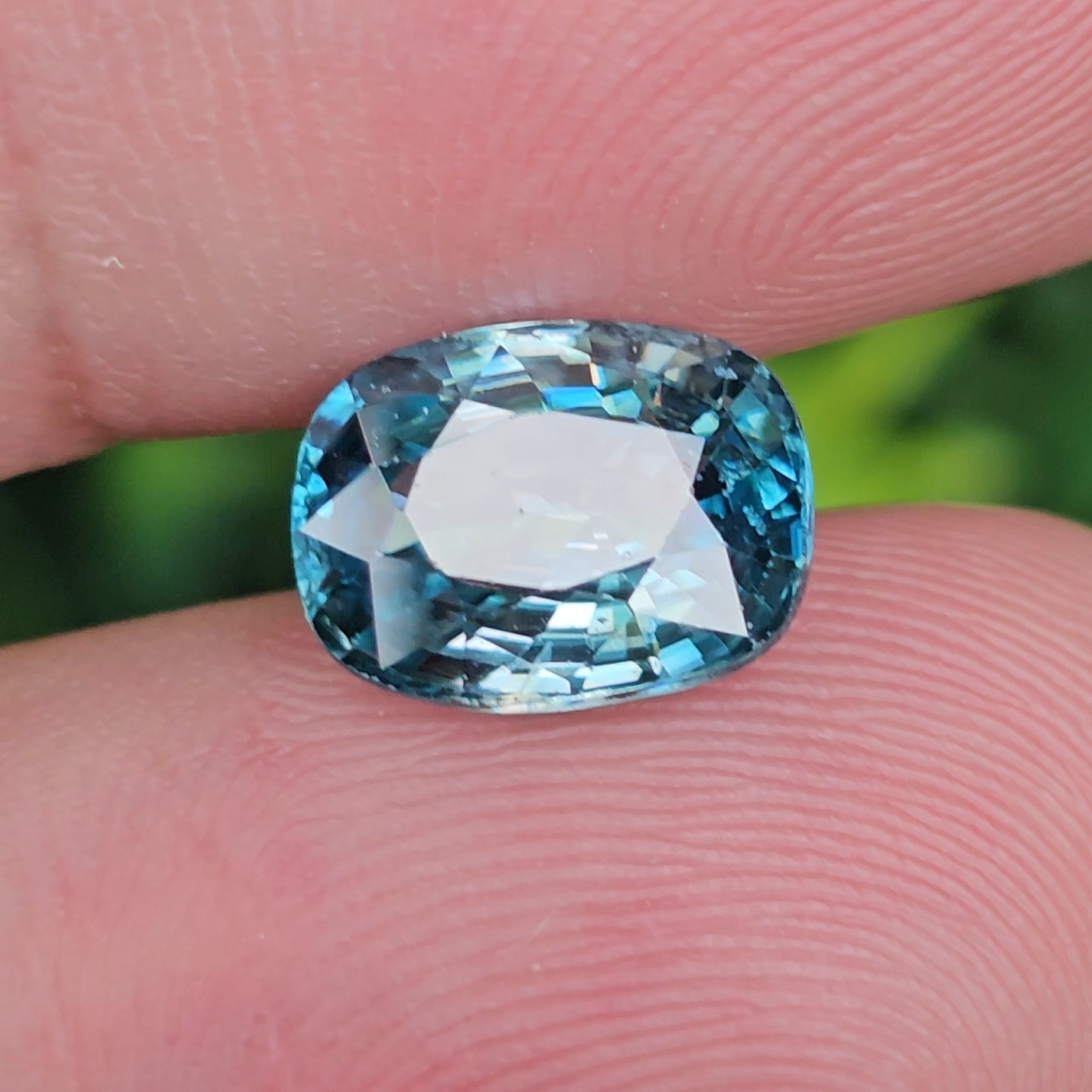 พลอย เพทาย (Zircon) 3.50 กะรัต (Cts.) พลอยแท้ อัญมณีมงคลประจําวันเกิด เครื่องประดับพลอย