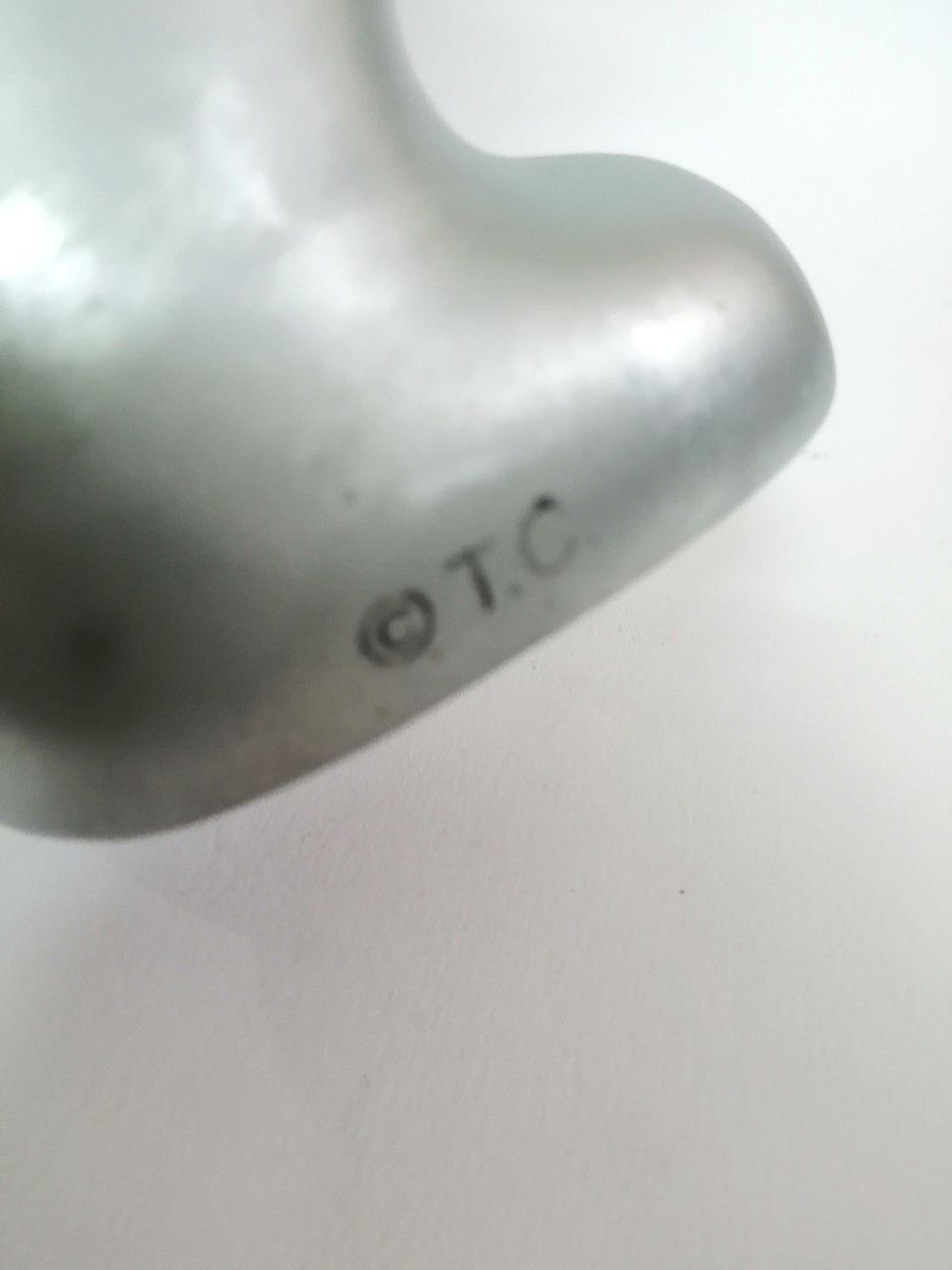 อุลตร้าแมนESSO เป็นของแถมพรีเมี่ยมแลกซื้อของน้ำมันESSO ขนาดใหญ่ สูงราว16-17 นิ้ว ***มีตำหนิตามภาพ ,ไม่มีฝาปิดด้านล่าง เป็นอีกตัวที่ตามหากันมาก