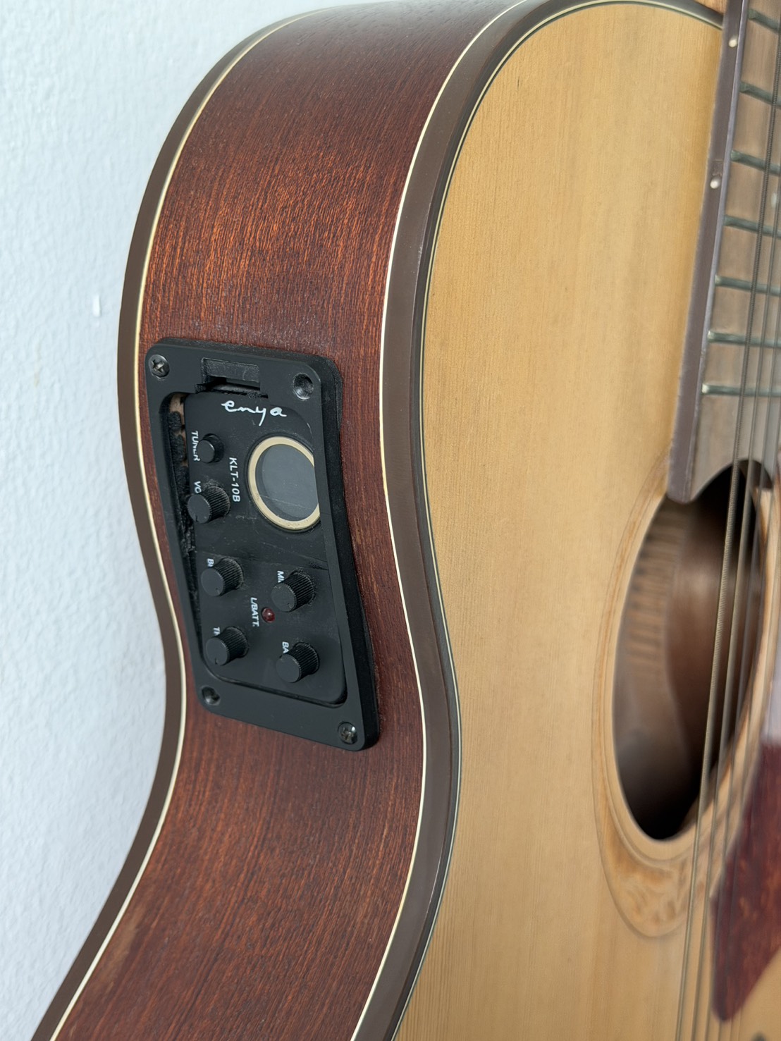 กีต้าร์โปร่ง Amari AM-408 CTN