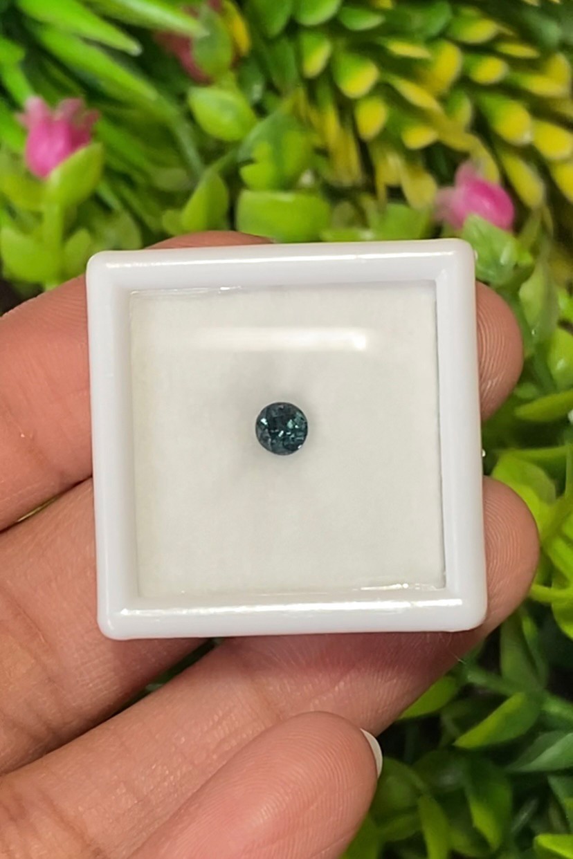 พลอย เขียวส่อง (Green Sapphire) 0.46 กะรัต (Cts.) พลอยแท้ อัญมณีมงคลประจําวันเกิด เครื่องประดับพลอย