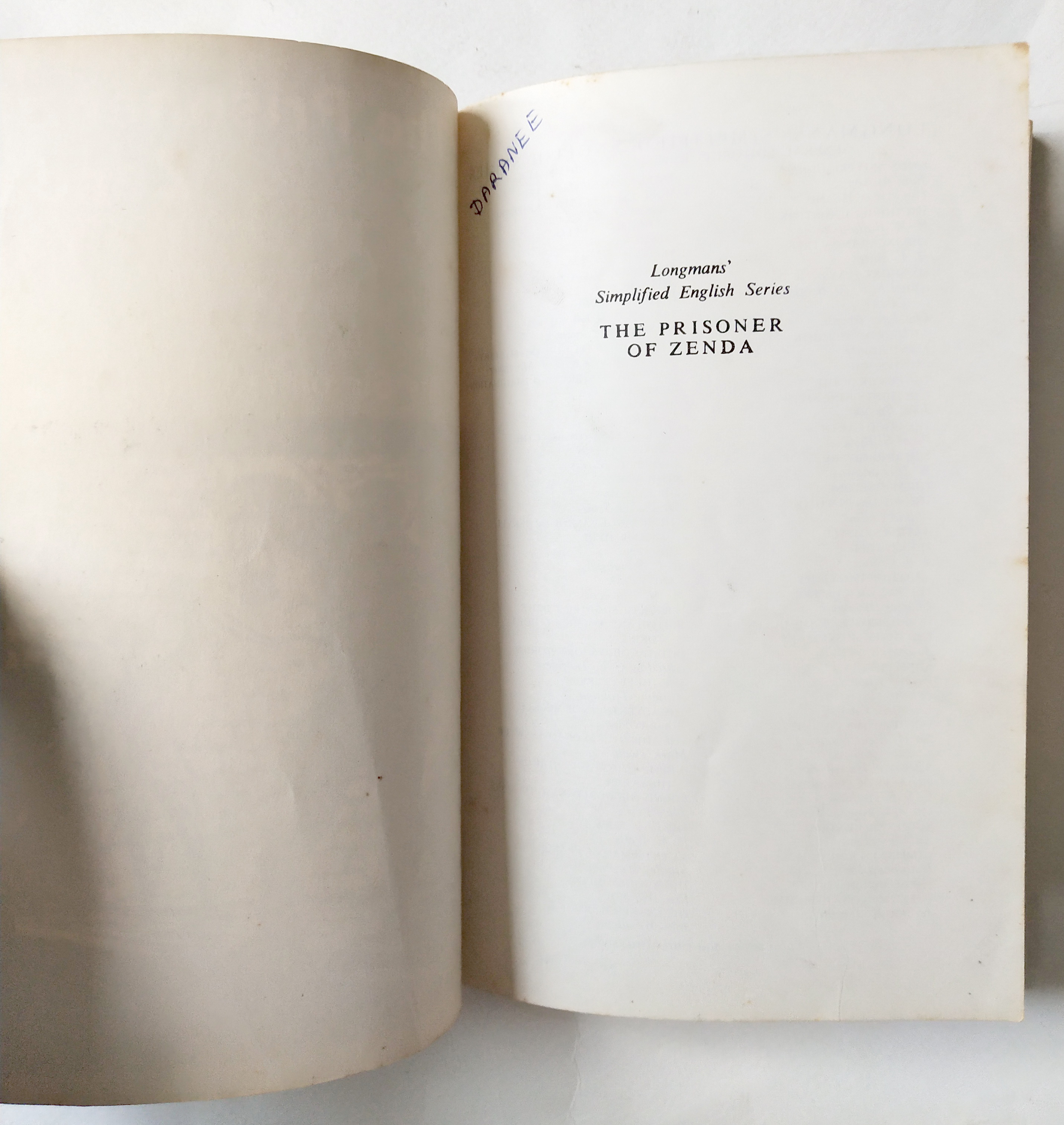 หนังสือเรียนเก่าอ่านนอกเวลา THE PRISONER OF ZENDA โดย ANTHONY HOPE ,SIMPLIFY BY GEORGE F. WEAR ,ILLUSTRATED BY JOHN NICOLSON พิมพ์ครั้งที่2 เมษายน 1967