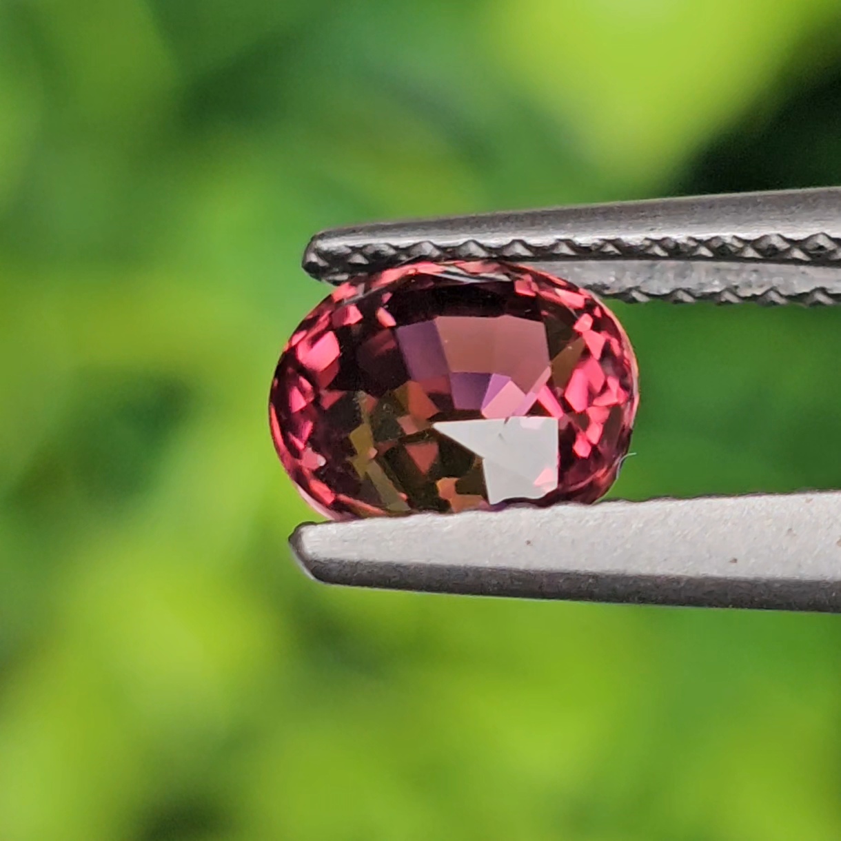 พลอย รูเบลไลต์ ทัวร์มาลีน Rubellite Tourmaline 1.50 กะรัต (Cts.) พลอยแท้ อัญมณีมงคลประจําวันเกิด เครื่องประดับพลอย