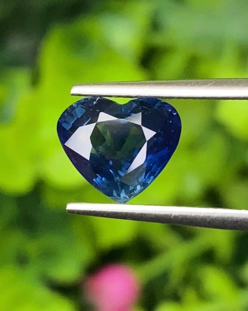 พลอย ไพลิน (Blue Sapphire) 3.03 กะรัต (Cts.) พลอยแท้ อัญมณีมงคลประจําวันเกิด เครื่องประดับพลอย