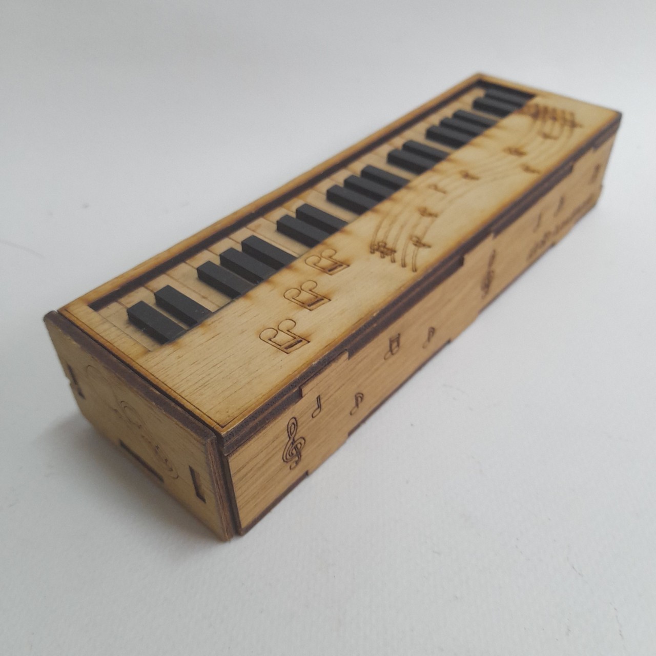 กล่องไม้รูปเปียนโน ขนาดตามรูป งานไม้เก่าเก็บ มือสองสภาพดีมีรอยบ้าง