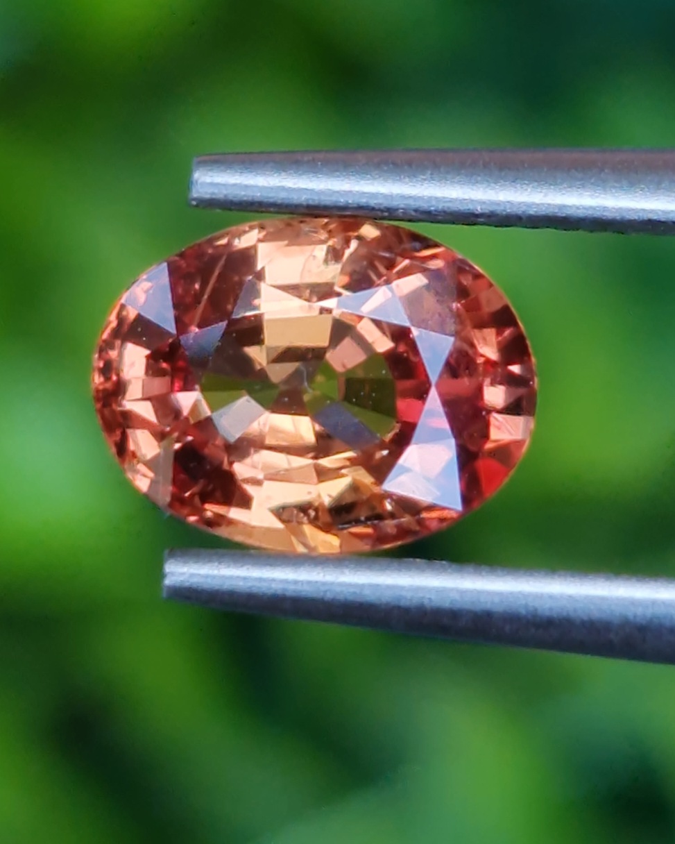 พลอย ออเรนจ์ แซฟไฟร์ Orange Sapphire 1.65 กะรัต (Cts.) พลอยแท้ อัญมณีมงคลประจําวันเกิด เครื่องประดับพลอย