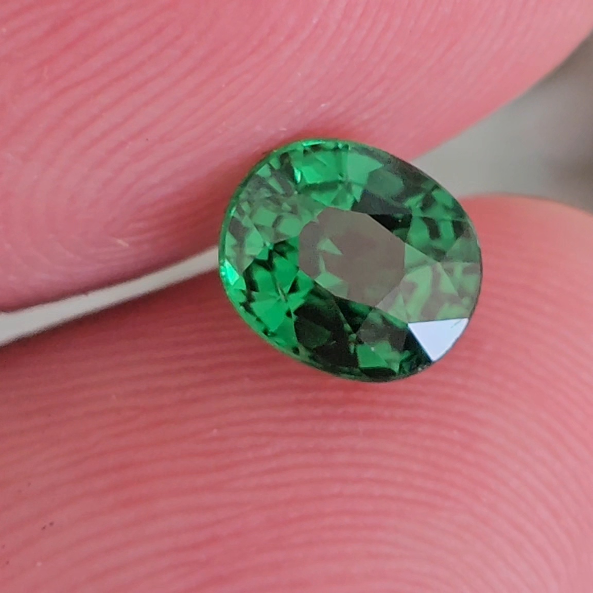 พลอย ซาโวไรท์ Tsavorite Garnet 1.24 กะรัต (Cts.) ดิบ Unheated พร้อมใบเซอร์ อัญมณีมงคลประจําวันเกิด เครื่องประดับพลอย