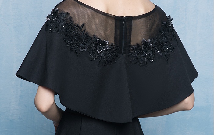 ชุดราตรียาวแขนยาวสีดำแต่งดอกไม้ผ้าชีฟอง (ซิปหลัง)