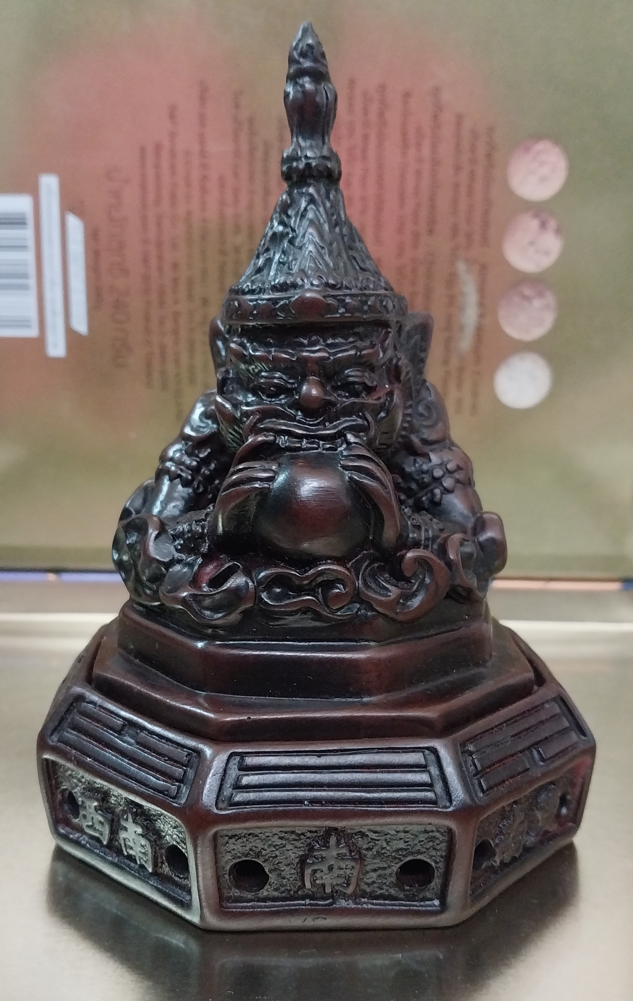 มีหลายภาพ,กล่องพระราหู ขนาดเส้นผ่าศูนย์กลาง ประมาณ 9 ซม. เป็นกล่องเปิดฝาได้ งานเรซิ่น ทำสีไม้