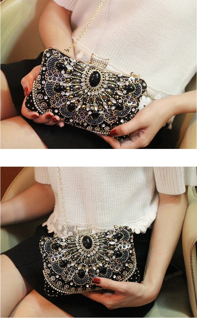 พร้อมส่ง Evening Clutch กระเป๋าออกงาน สีดำ แต่งเลื่อม และมุก สุดหรู พร้อมสายโซ่สะพายสั้น/ยาว ทรงสี่เหลี่ยม สำเนา