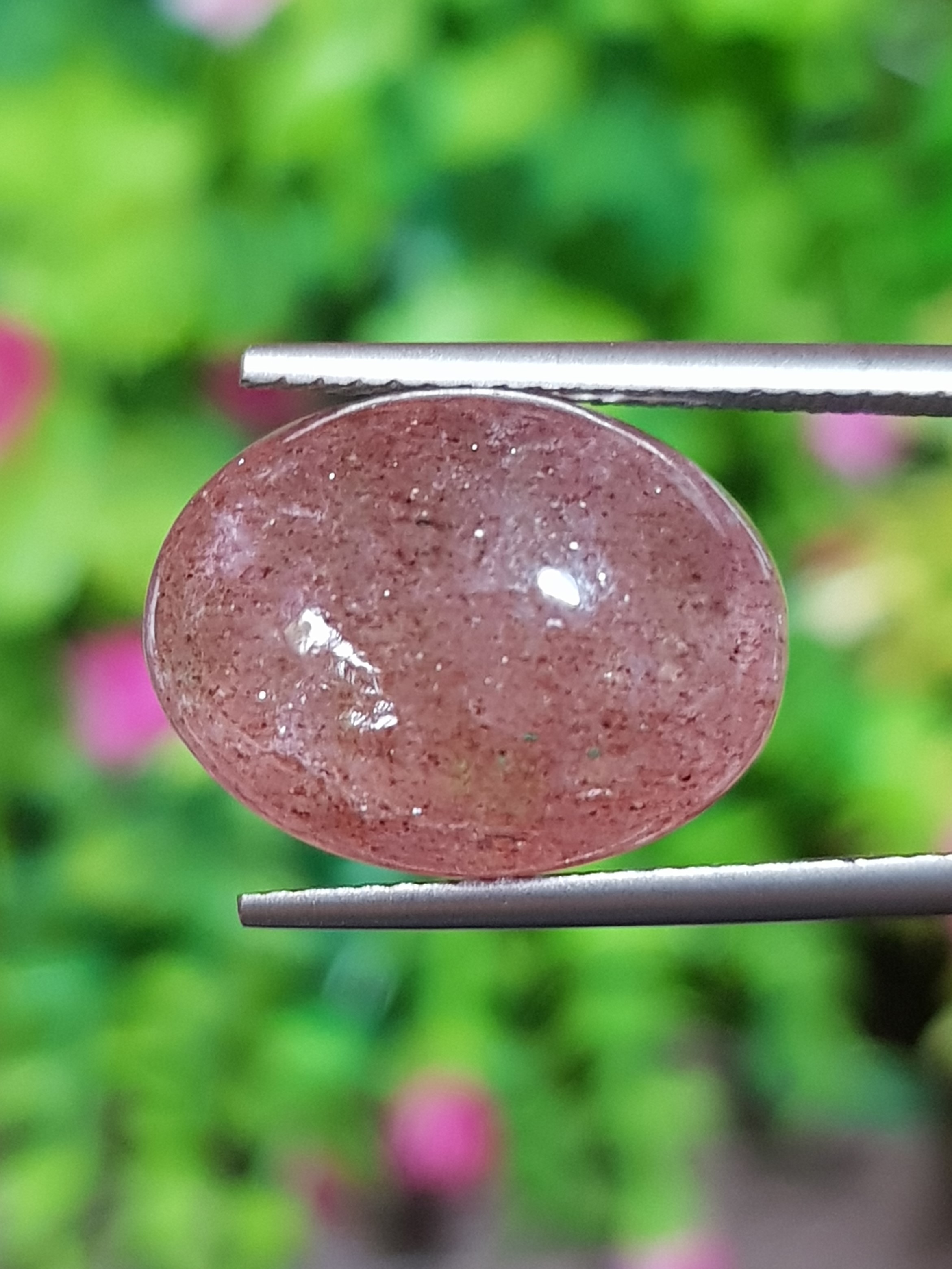 พลอย สตอเบอรี่ ควอตซ์ Strawberry Quartz 11.42 กะรัต (Cts.) พลอยแท้ อัญมณีมงคลประจําวันเกิด เครื่องประดับพลอย