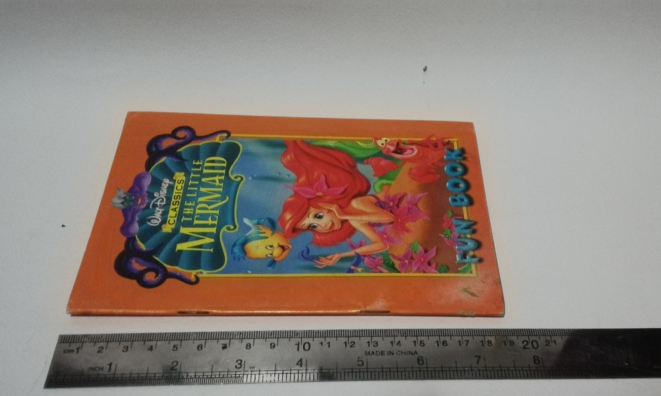 มีหลายภาพ, มีตำหนิ โปรดดูทุกภาพ, สมุดภาพเจ้าหญิงเงือกน้อยแอเรียล, the Little Mermaid ขนาด 19 cm, เป็นสมุดภาพการ์ด ที่คั่นหนังสือ ป้ายสมุดโทรศัพท์การ์ดอวยพรวันเกิดตัวแขวนโทรศัพท์มือถือเป็นกระดาษสแตนดี้และภาพระบายสี เป็นภาพเงือกน้อยแอเรียล Little Mermaid