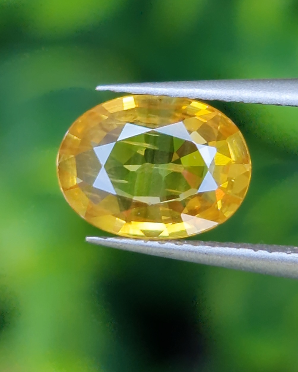 พลอย บุษราคัม yellow sapphire 1.07 กะรัต (Cts.) พลอยแท้ อัญมณีมงคลประจําวันเกิด เครื่องประดับพลอย