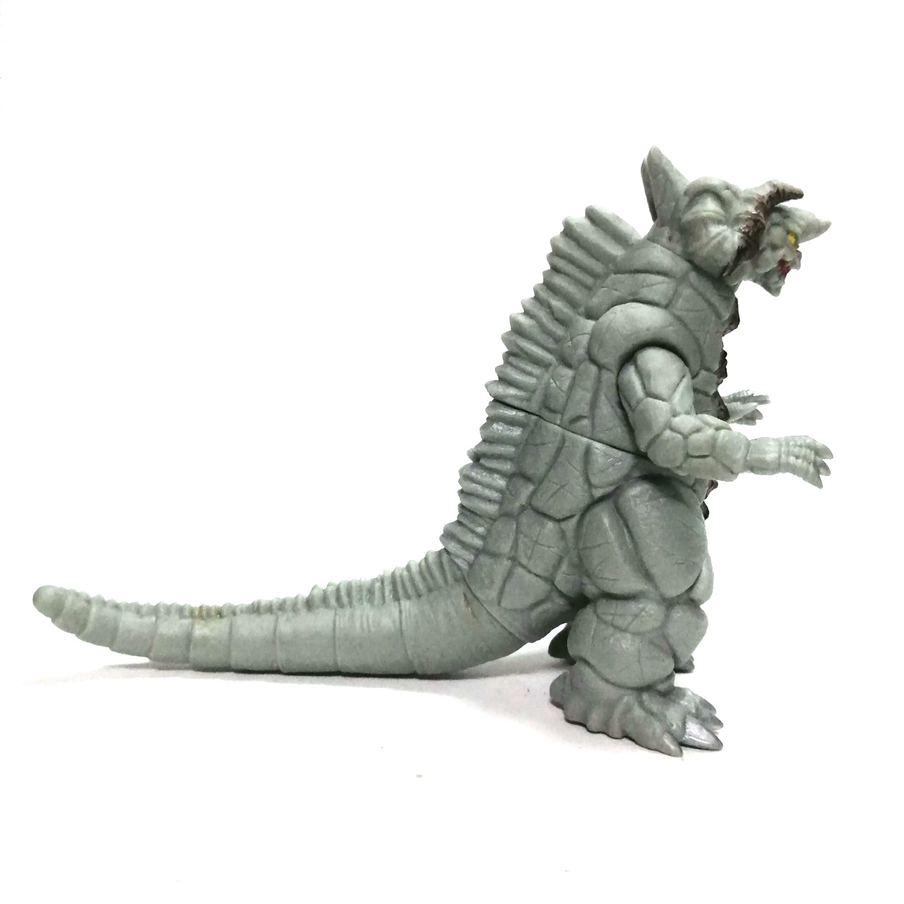 ซอฟ 5.5 นิ้ว สปาร์คดอล มีสติ๊กเกอร์ สัตว์ประหลาด ซิลเวอร์ก้อน จากอุลตร้าแมนทีก้า BANDAI 2012 CHINA สภาพดี มีรอยเล็กน้อย