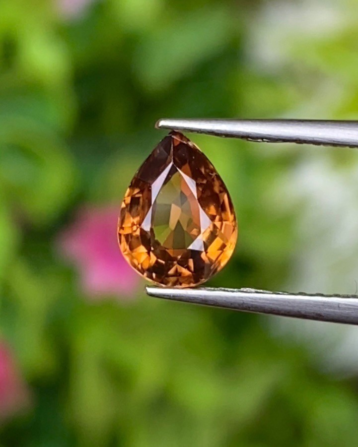 พลอย เพทาย (Zircon) 1.30 กะรัต (Cts.) พลอยแท้ อัญมณีมงคลประจําวันเกิด เครื่องประดับพลอย