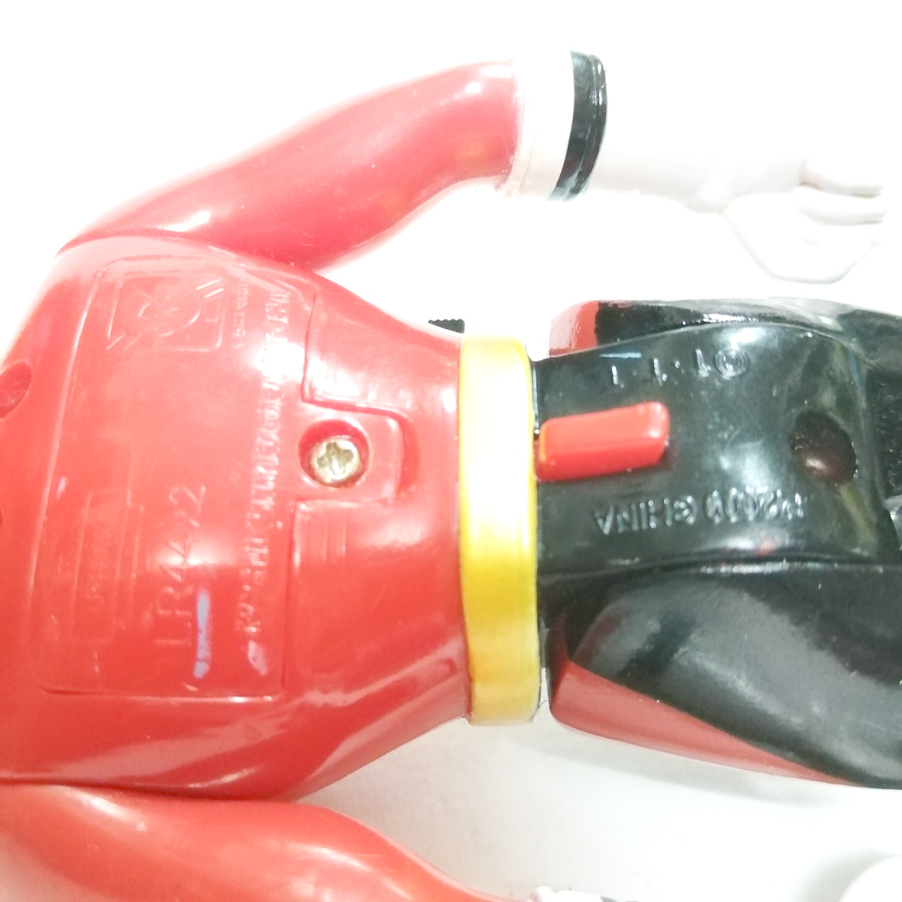 ฟิกเกอร์ กดปุ่มมีเสียง ขยับแขนขาได้ ชินเคนเรด(ชิบะ ทาเครุ) จากขบวนการ ชินเคนเจอร์ สูงราว 6.5 ถึง7นิ้ว ขนาดตามรูป สภาพมีรอยบ้าง ไม่หักไม่กาว **ไม่เช็คถ่าน