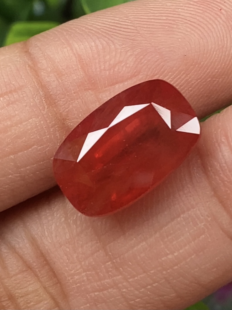 พลอย ซองเจีย แซฟไฟร์ Songea Sapphire 10.57 กะรัต (Cts.) พร้อมใบเซอร์ พลอยแท้ อัญมณีมงคลประจําวันเกิด เครื่องประดับพลอย