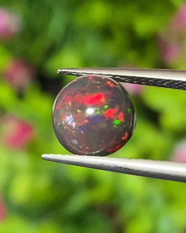 พลอย แบล็ก โอปอล Black Opal 1.95 กะรัต (Cts.) พลอยแท้ อัญมณีมงคลประจําวันเกิด เครื่องประดับพลอย