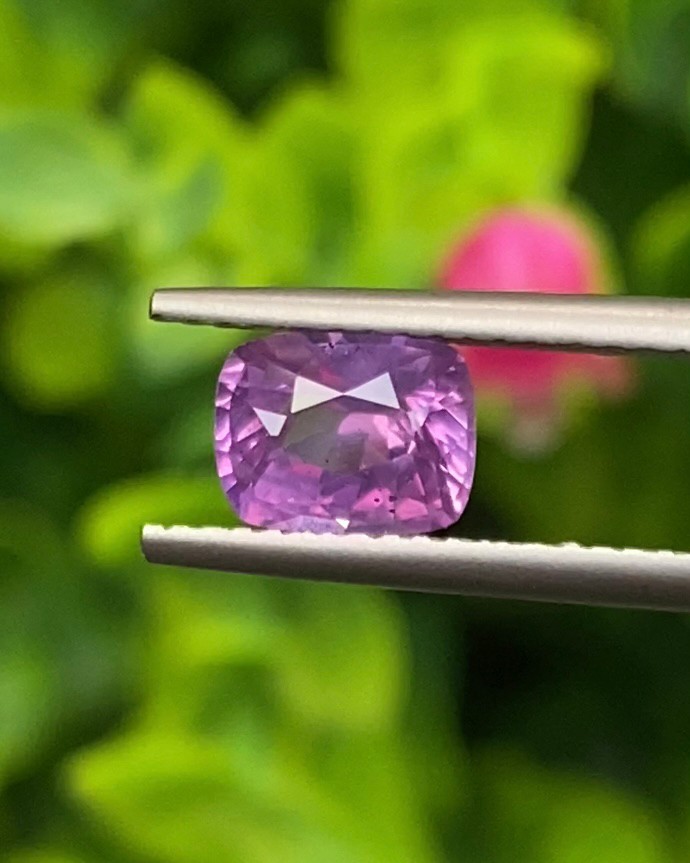 พลอย เพอเพิล แซฟไฟร์ สีม่วง Purple Sapphire ดิบ (Unheated) 1.13 กะรัต (Cts.) พลอยแท้ อัญมณีมงคลประจําวันเกิด เครื่องประดับพลอย