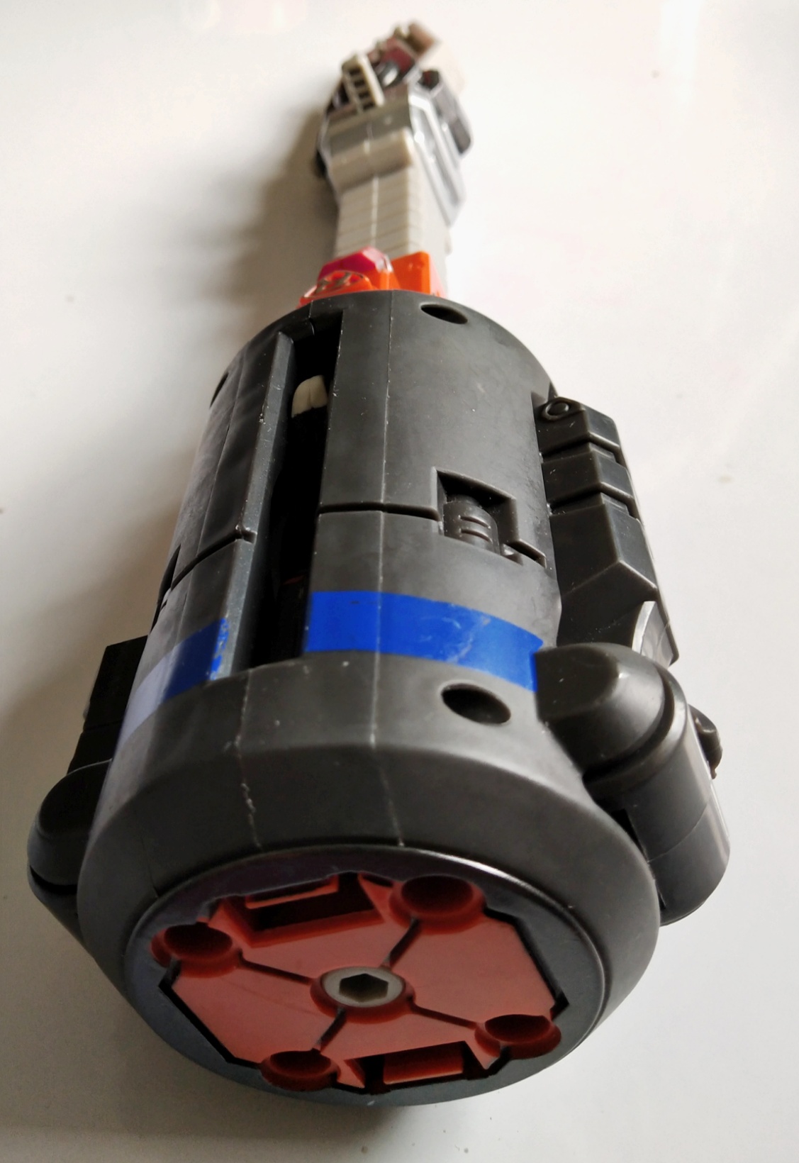 ของเล่นของสะสมจากโทมิกะฮีโร่, เรสคิวฟอร์ซ "เรสคิว ทูลส",Rescue Breaker อุปกรณ์เอนกประสงค์ ใช้ป้องกันตัวและทำลายสิ่งกีดขวางต่างๆในการกู้ภัย เล่นได้ หลายแบบ:Break Axe ขวาน, Break Hammer ฆ้อน,Break Shot เป็นกล้องแบบที่ใช้ในเรือดำน้ำ เมื่อมองด้านหนึ