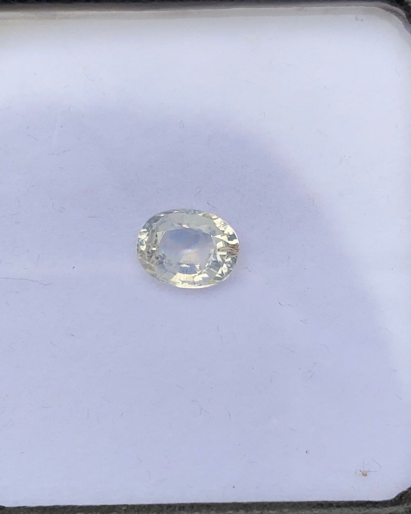 พลอย ขาว ไวท์ แซฟไฟร์ White Sapphire 2.08 กะรัต (Cts.) พลอยแท้ อัญมณีมงคลประจําวันเกิด เครื่องประดับพลอย