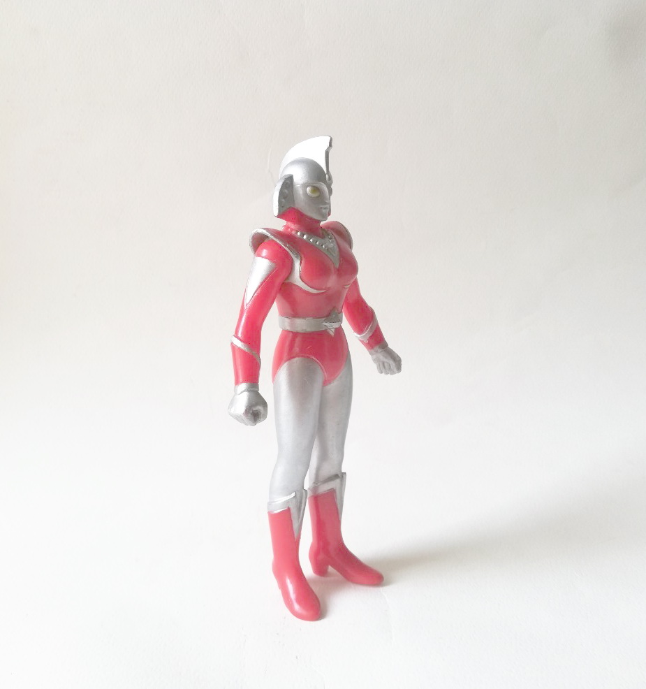 ซอฟ 6 - 6.5 นิ้ว ขนาดตามรูป อุลตร้าวูเมน เบธ 1ใน3อุลตร้าแมนอเมริกา ***ซ่อมสี