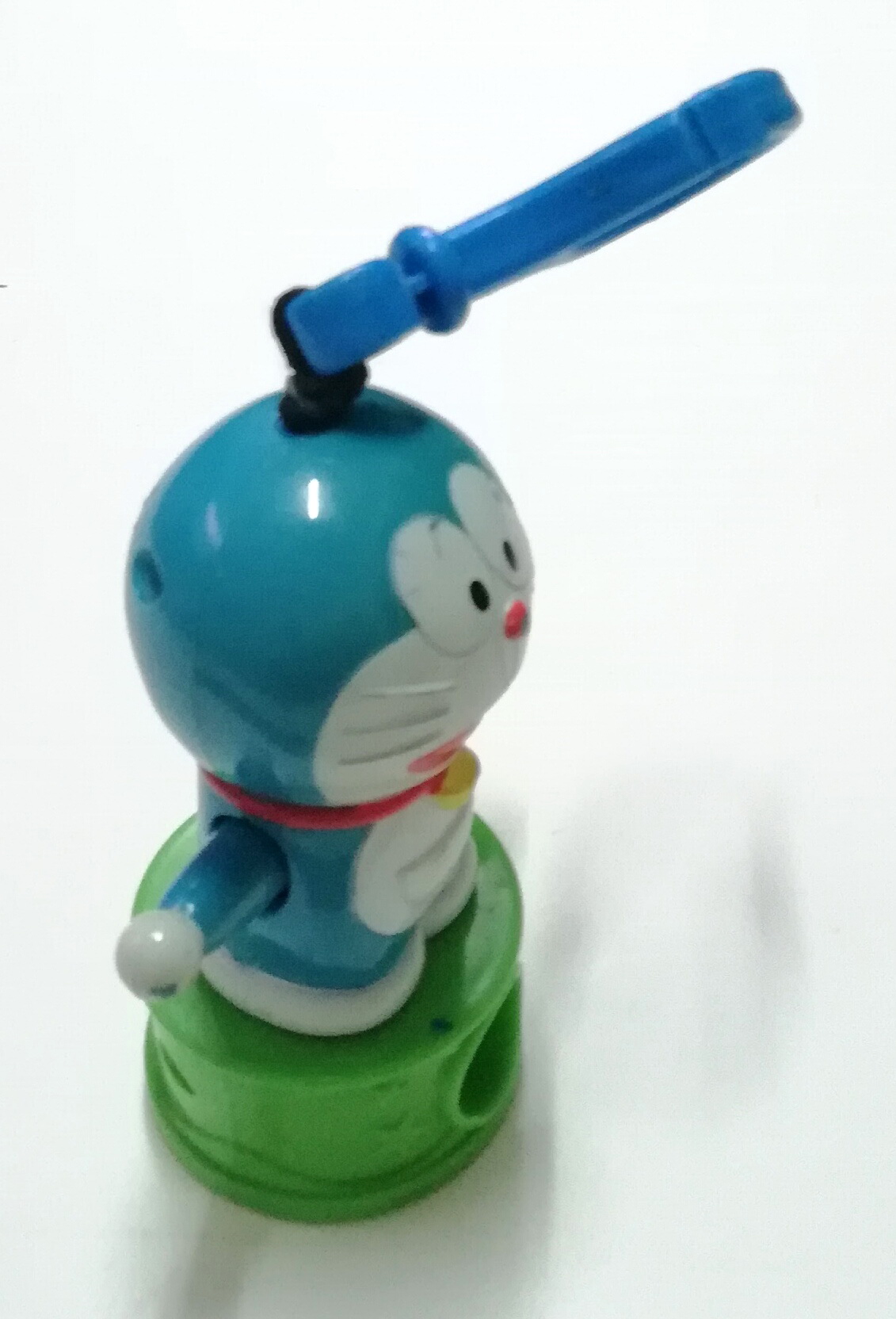 ของสะสมโดเรม่อน โดราเอม่อนกล้อง-พวงกุญแจ มือซ้ายเป็นนางฟ้า**ภาพในช่องมองมีตำหนิ และตัวโดราเอม่อนมีตำหนิตามภาพ