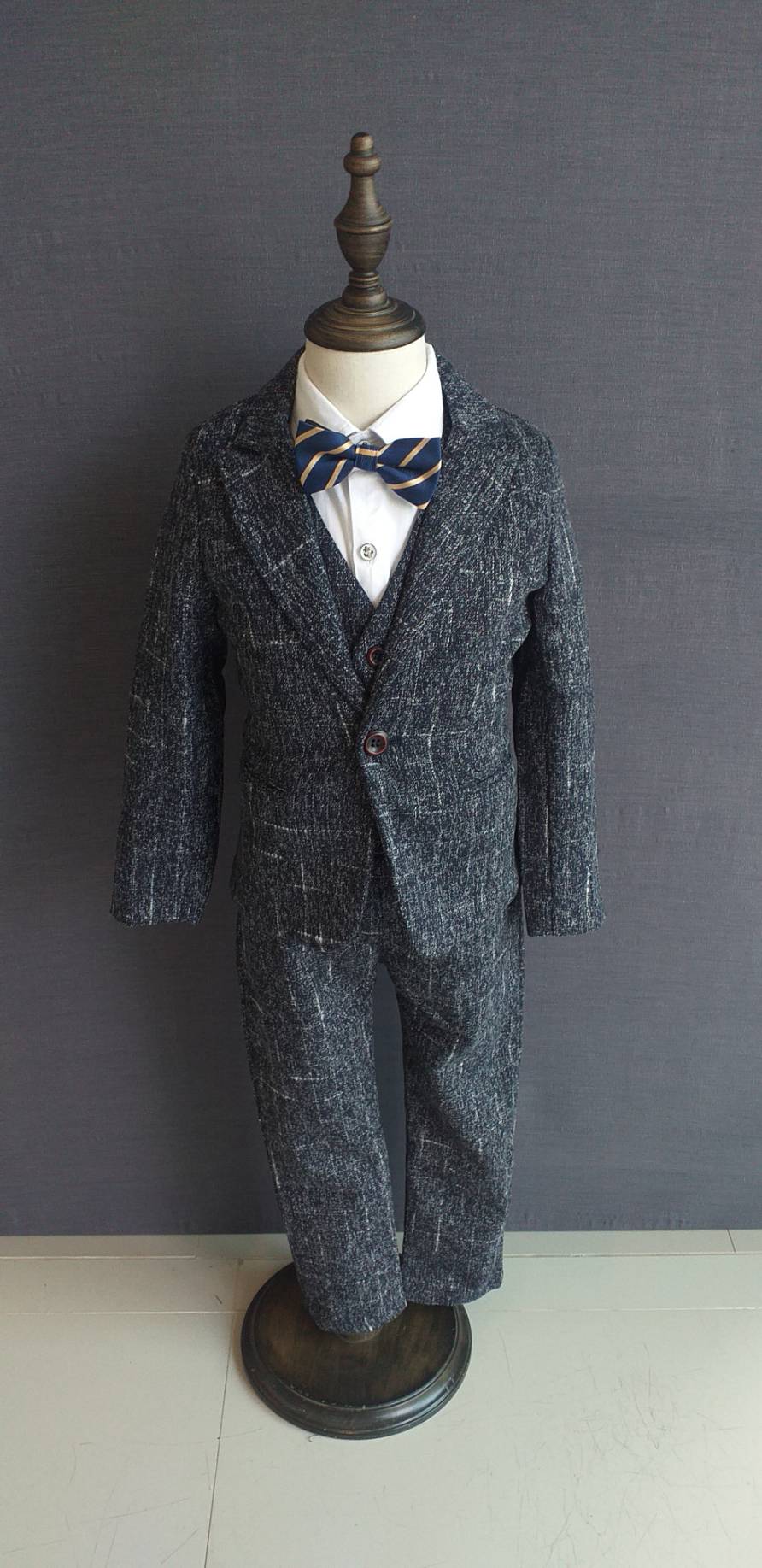 เช่า ชุดสูทเด็กชาย สีเทาดำ กระดุมเดียว ทรงคลาสสิก