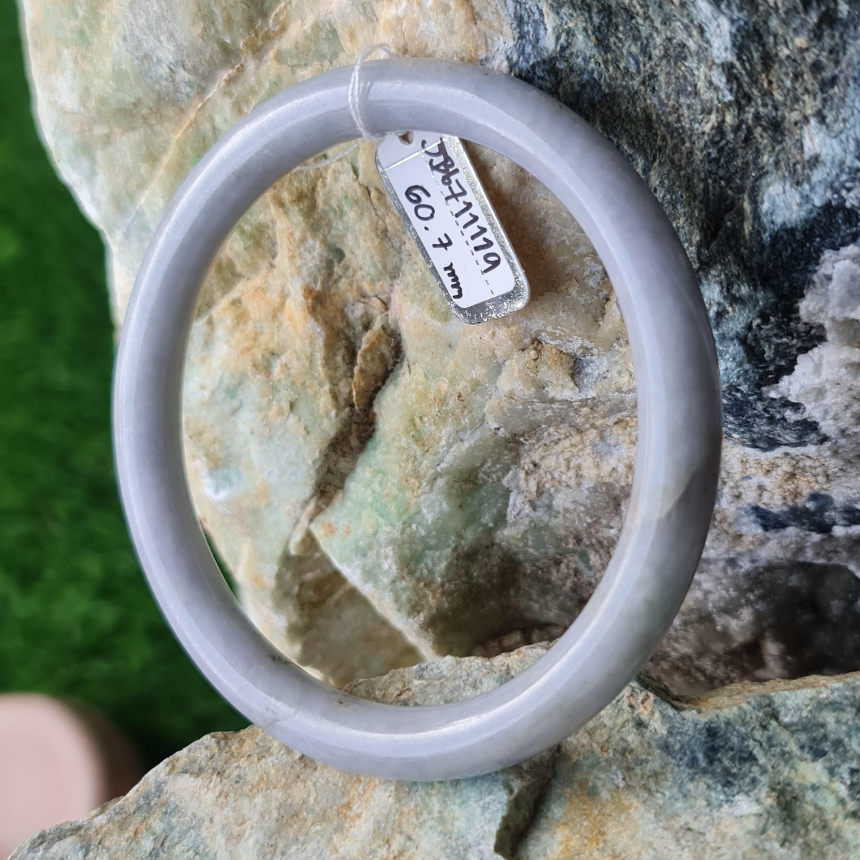 JB6711119 หยก พม่า แท้ Jade กำไลหยก 60.7 มม. (Jadeite bracelet) พม่า (Myanmar)