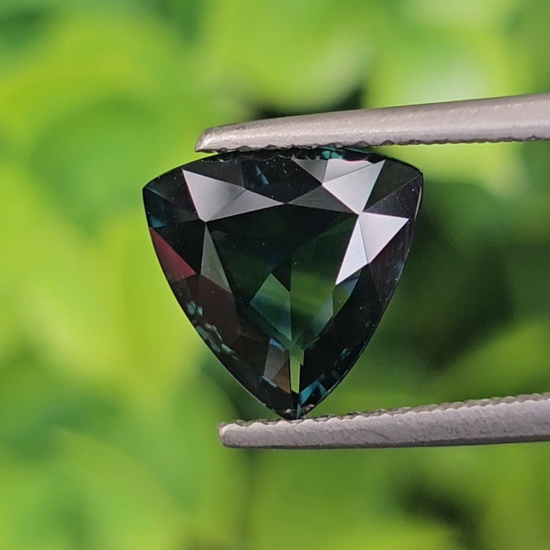 พลอย แซฟไฟร์สีน้ำเงินอมเขียว Teal Sapphire 2.70 กะรัต (Cts.) พลอยแท้ อัญมณีมงคลประจําวันเกิด เครื่องประดับพลอย