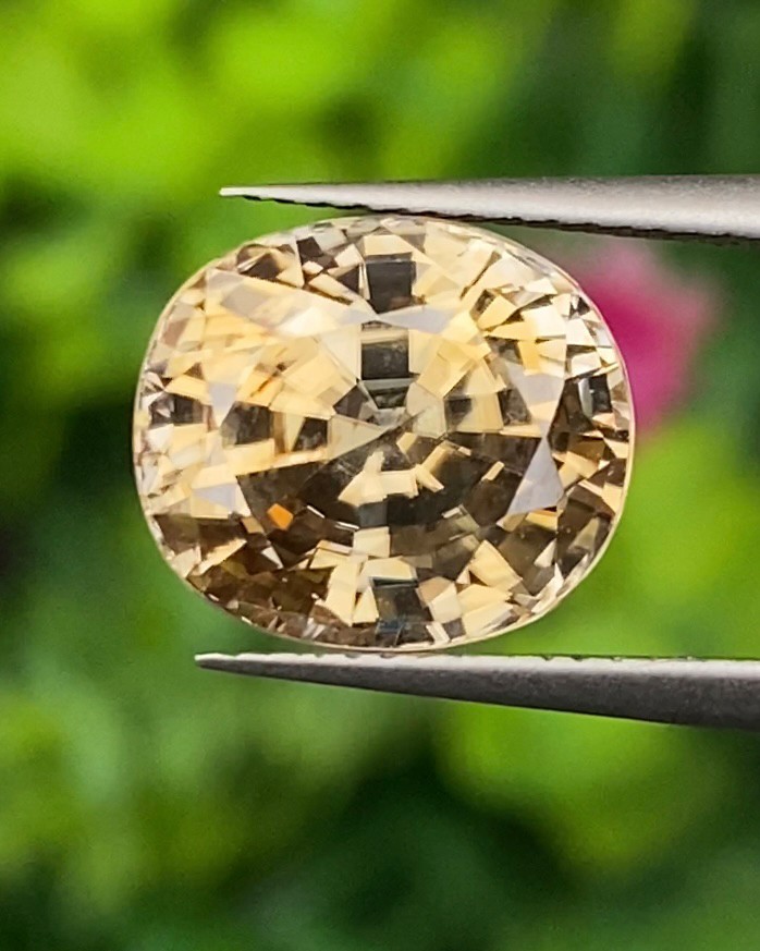 พลอย เพทาย Natural Zircon 6.55 กะรัต (Cts.) พลอยแท้ อัญมณีมงคลประจําวันเกิด เครื่องประดับพลอย