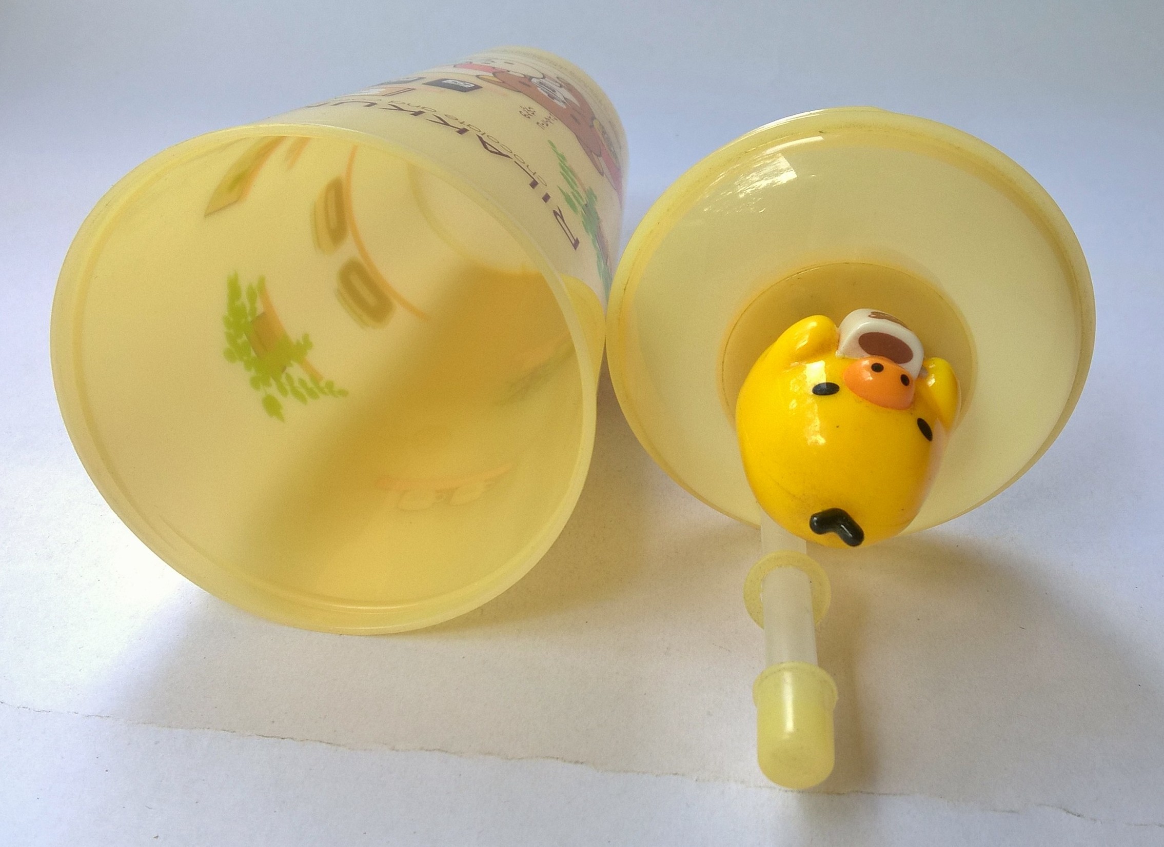 Collectible Plastic Grass"A Yellow Pig, friend of Rilakkuma Topper on the Yellow Cute Printed Grass" ,ของสะสมจาก7-11 แก้วพลาสติกสีฟ้าพิมพ์ลายน่ารัก พร้อมท๊อปเปอร์ หมูเหลือง เพื่อนของรีลัคคุมะ