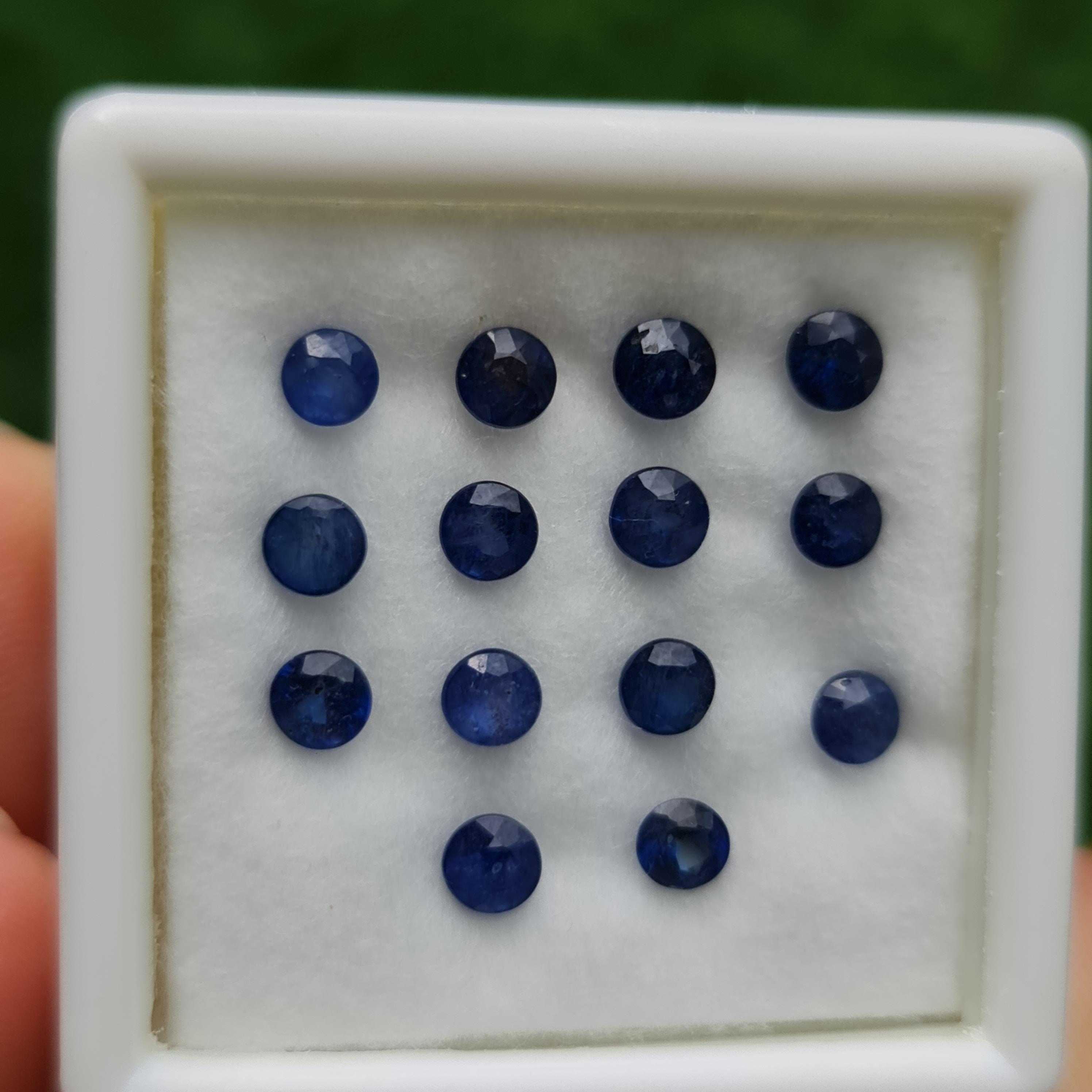 พลอย ไพลิน blue sapphire 4.52 กะรัต (Cts.) 14 เม็ด (pcs.) พลอยแท้ อัญมณีมงคลประจําวันเกิด เครื่องประดับพลอย