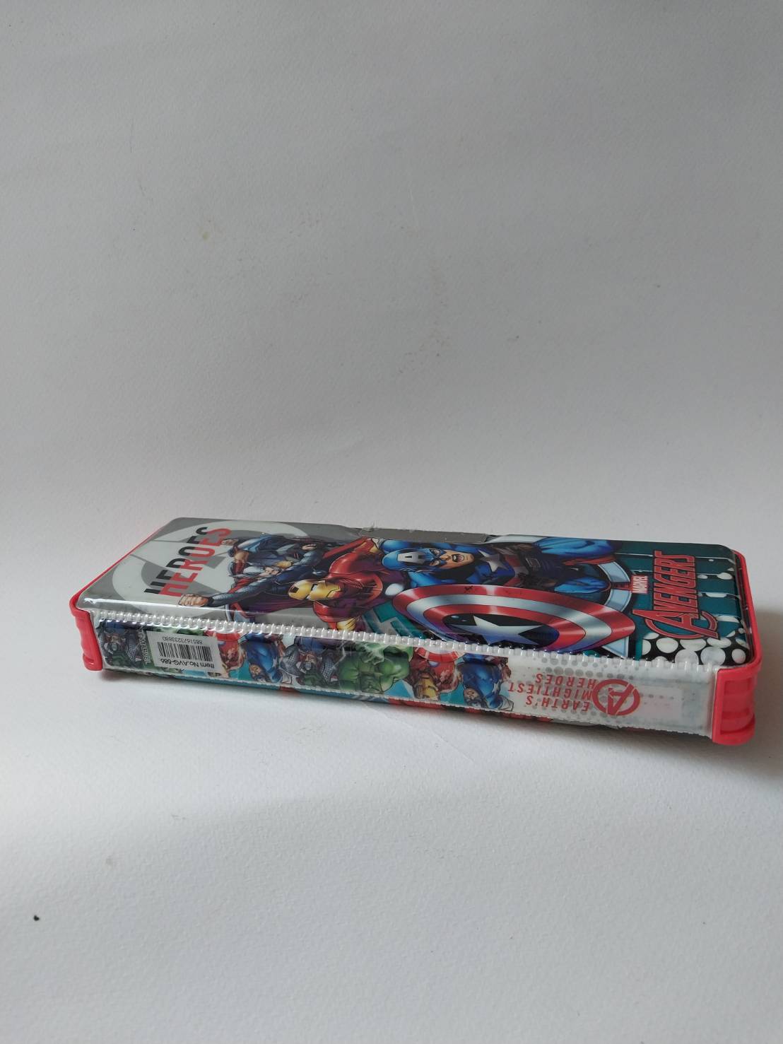 มีหลายภาพ, กล่องดินสอภาพสวย ภาพทีมอเวนเจอร์ ภาพการ์ตูน มีตำหนิโปรดดูทุกภาพ