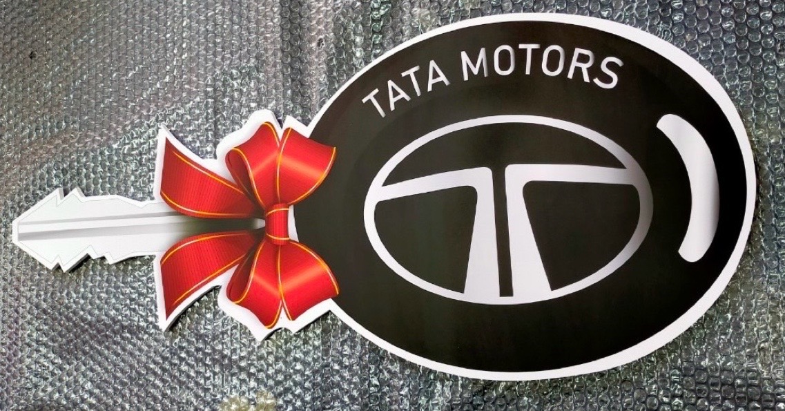 ป้ายกุญแจส่งมอบรถ ป้ายถือถ่ายรูป ขนาดป้าย 40 x 80 cm