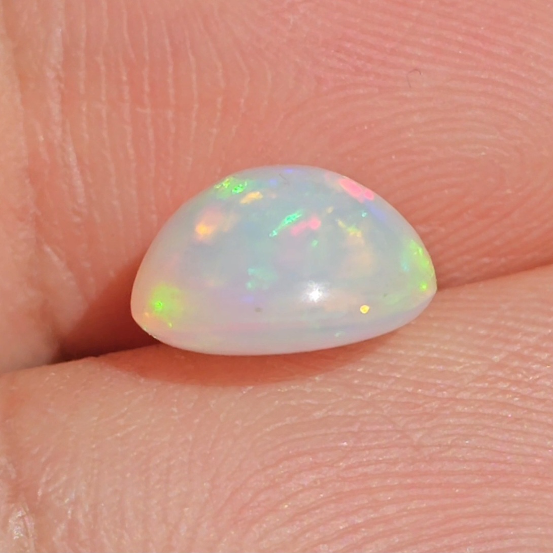 พลอย ไวท์ โอปอล White Opal 1.89 กะรัต (Cts.) พลอยแท้ อัญมณีมงคลประจําวันเกิด เครื่องประดับพลอย