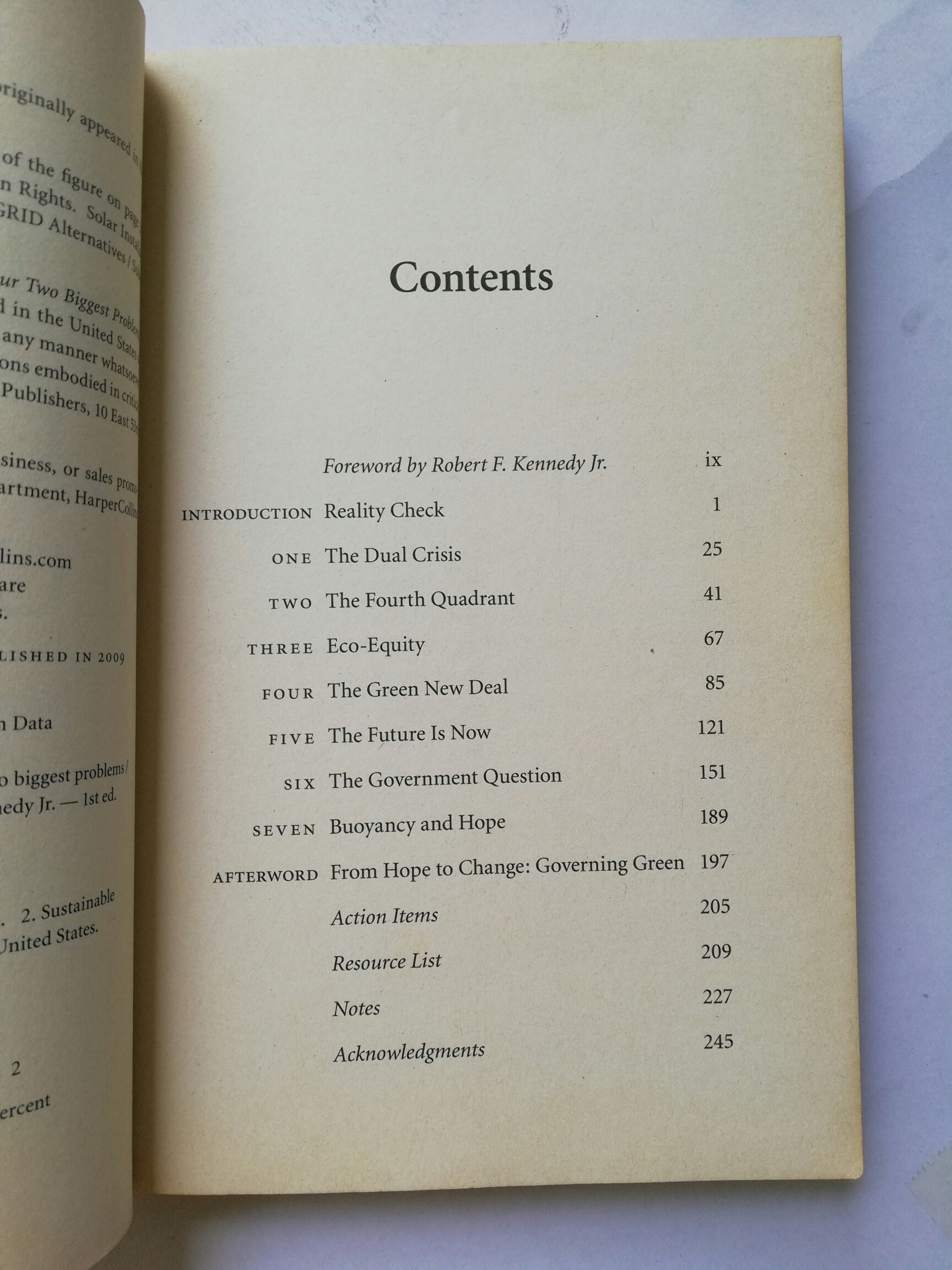 "THE GREEN COLLAR ECONOMY" หนังสือห่อปกพลาสติก มีตำหนิ โปรดดูทุกภาพ "Van Jones is someone who makes you feel like an underachiever, no matter if you 're NASA scientist or captain of industry...Echoes of his ideas can be h