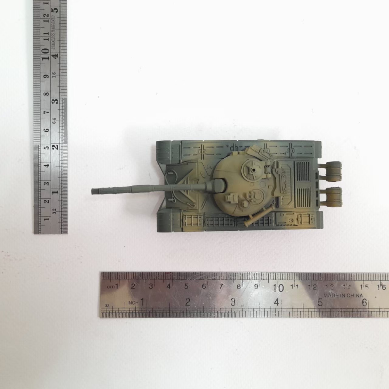 มีหลายภาพ,รถถังพลาสติกสำเร็จรูป T72 M1ทำสีแล้ว งานเก่า มือสอง สภาพดี มีรอยบ้าง