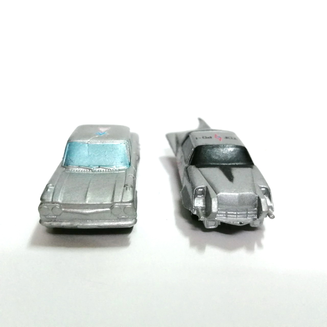 ของสะสม รถหน่วย SSS ของ อุลตร้าแมน และ พ้อยเตอร์ 1 ของหน่วยTDFอุลตร้าเซเว่น เป็นยางตัน มีรอยบ้าง เก่าตามเวลา ขายคู่ 2 ชิ้น