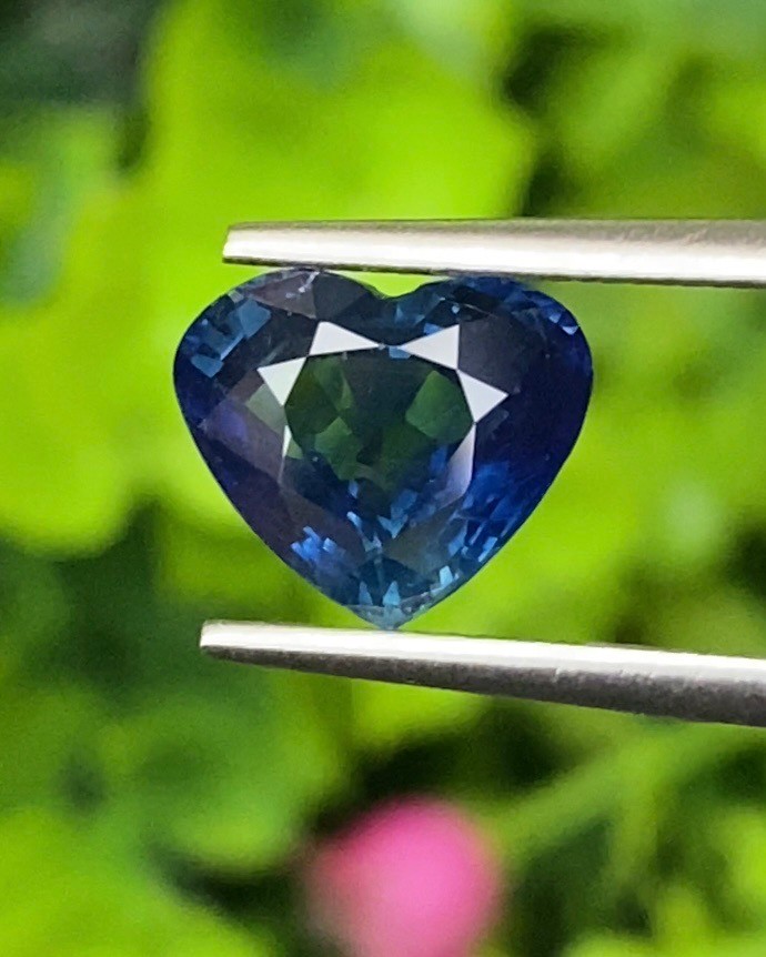 พลอย ไพลิน (Blue Sapphire) 3.03 กะรัต (Cts.) พลอยแท้ อัญมณีมงคลประจําวันเกิด เครื่องประดับพลอย