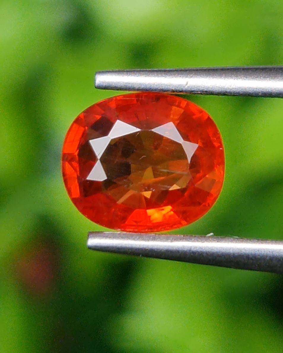 พลอย บุษราคัม Yellow Sapphire 1.26 กะรัต (Cts.) พลอยแท้ อัญมณีมงคลประจําวันเกิด เครื่องประดับพลอย